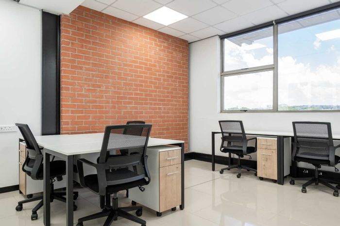 Office to Rent in Johannesburg North: Private space, shared area, 24/7 security.