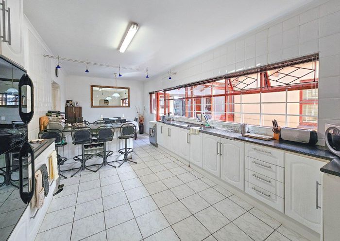 For Sale: Spacious Kenwyn House with Pool, Flatlet, and Ample Parking!