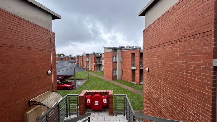 For Sale: Apartment in Esther Park with 2 bedrooms, secure access, and amenities.