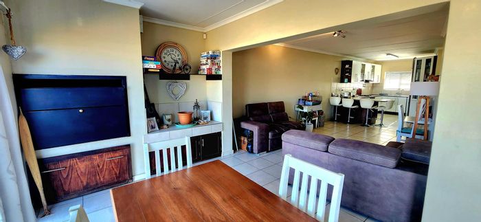 Kleine Kuppe Apartment For Sale: 2 beds, indoor braai, secure parking, rental income.