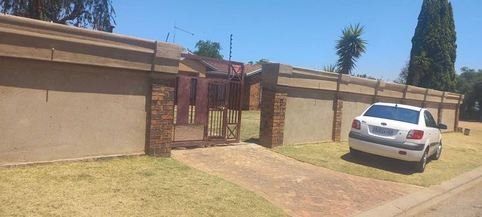 Property #2198707, House pending sale in Crystal Park Ext 2