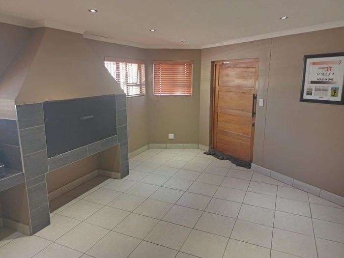Property #1463136, Townhouse for sale in Windhoek Country Club