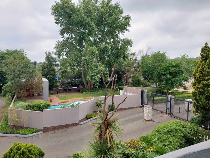 Property #2159717, Apartment for sale in Craighall Park
