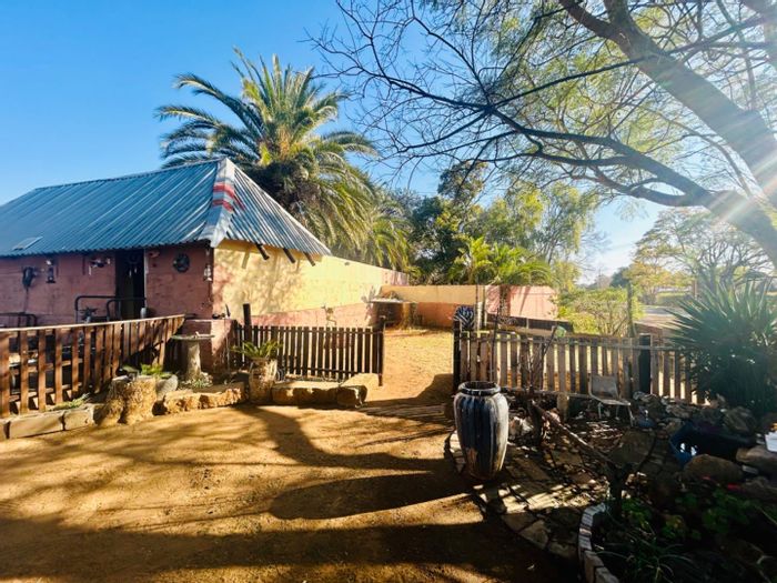 Spacious Vryheid Central House with Flats for Sale, Ideal for Investment and Customization!