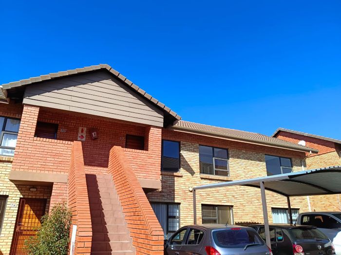 Meyersdal Townhouse For Sale: 3 beds, pool, 2 carports, close to amenities.