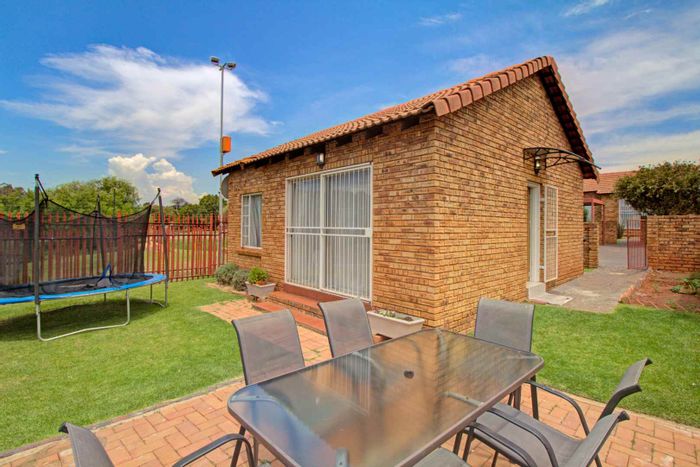 Property #2135142, Townhouse for sale in Wilgeheuwel
