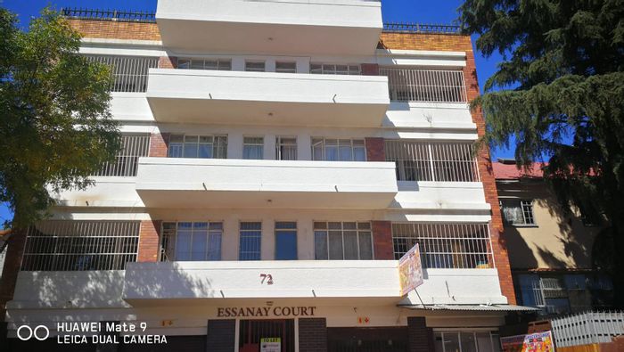 Yeoville Apartment For Sale: Versatile building near amenities, ideal for students and professionals.