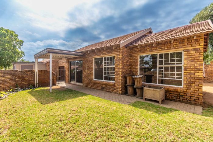 For Sale: Townhouse in Wilgeheuwel with garden, garage, and 24-hour security.