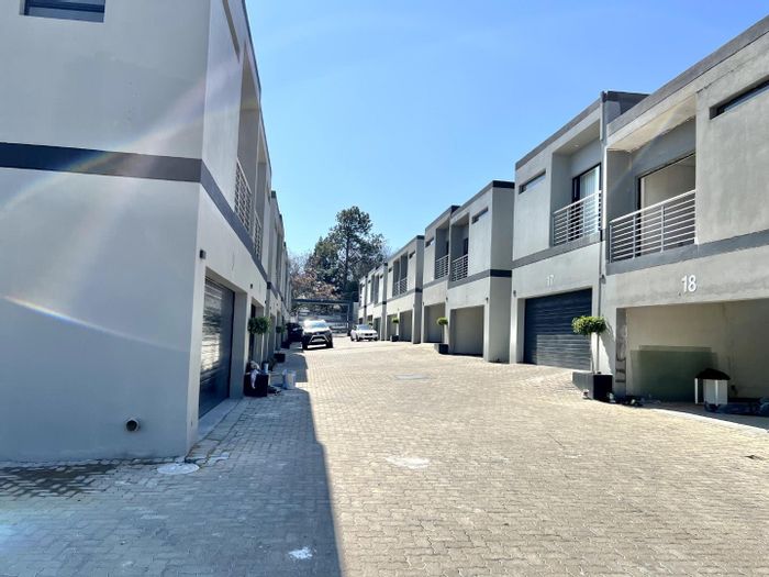 Bryanston Cluster For Sale: 3 Bedrooms, Garden, Double Garage, No Transfer Costs.