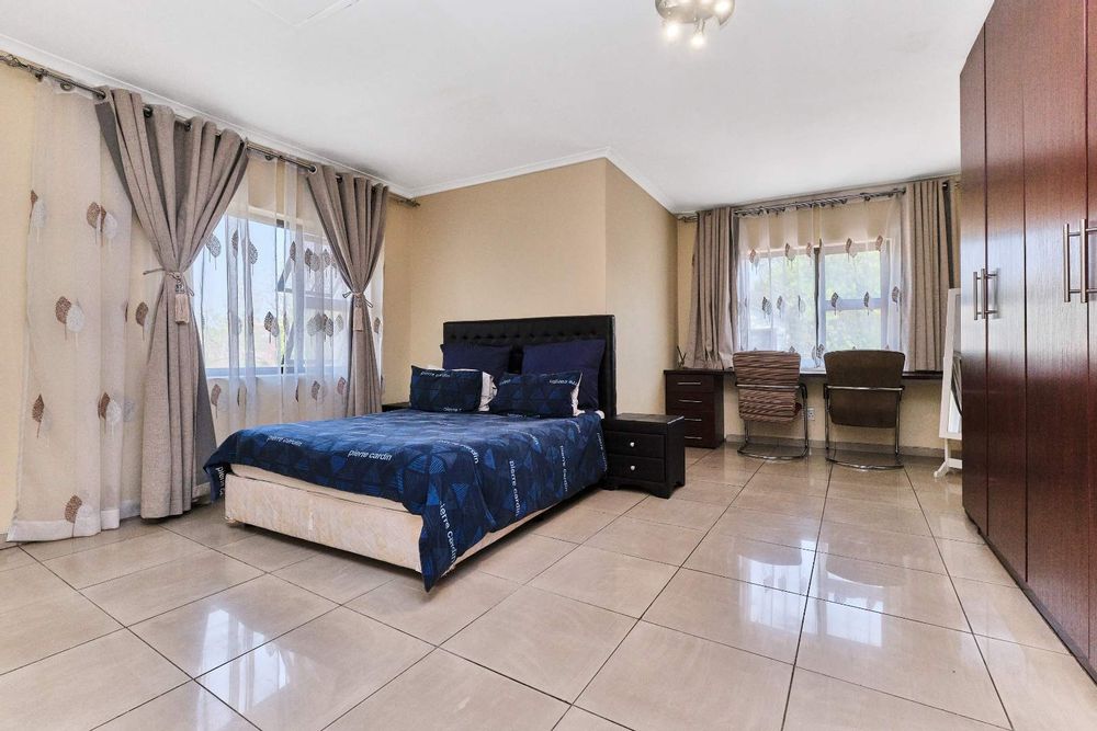 Upstairs main bedroom