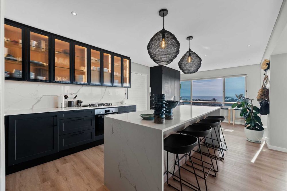 Kitchen/bar area