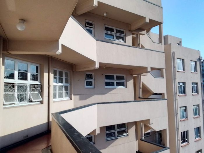 1.5-Bedroom Apartment for Sale in Durban Central with Harbour Views and Storage Space.