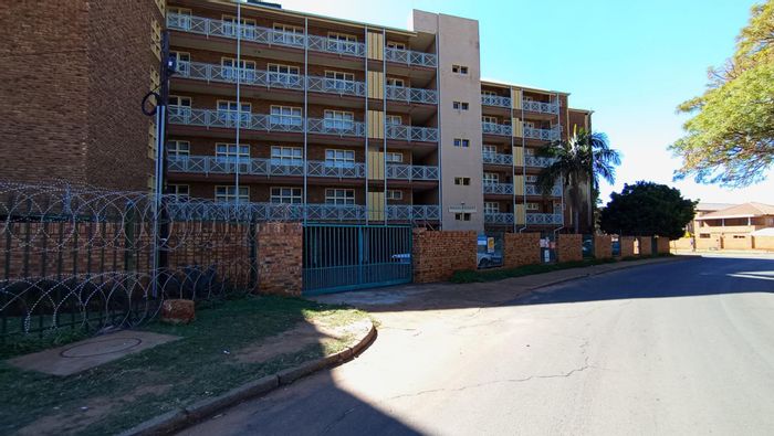 3-bedroom apartment for sale in Pretoria North, near shopping and amenities.