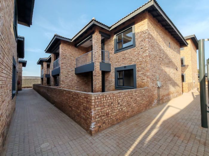 Rynfield AH Apartment For Sale: 2 bedrooms, private garden, transfer costs included.