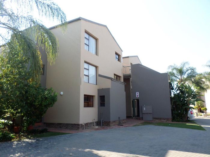 Property #2194070, Apartment for sale in Hartbeespoort