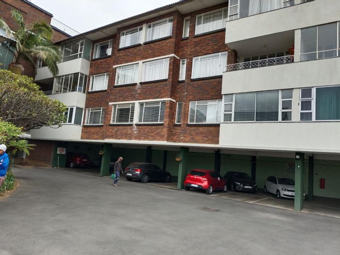 Craighall Park Apartment To Rent: 2 beds, enclosed balcony, parking available.