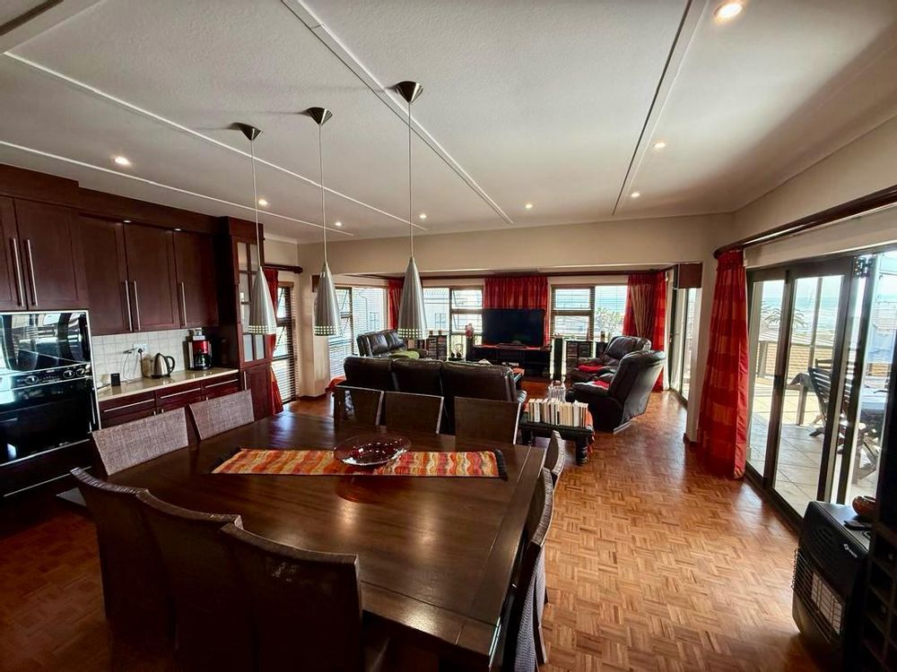 Open-plan kitchen, lounge and dining room