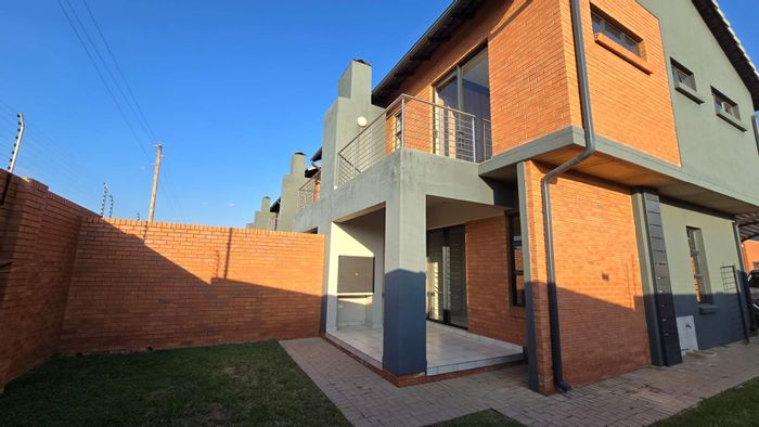 For Sale: 2-Bedroom Townhouse in Montana with balcony, garden, and garage.