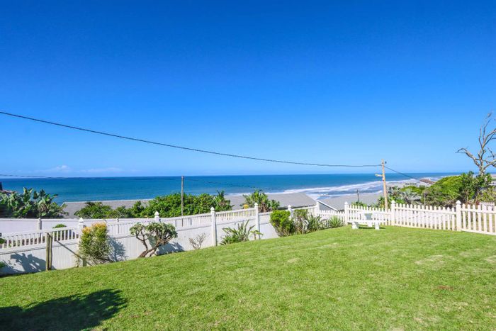 Amanzimtoti House For Sale: Beach access, 4 bedrooms, guest cottage, spacious yard.