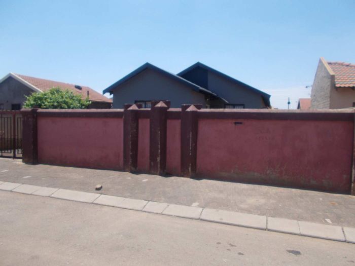 Property #2200260, House for sale in Tokoza Ext 2