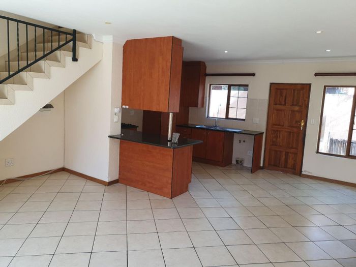 Property #1971692, Townhouse rental monthly in Mooikloof Ridge