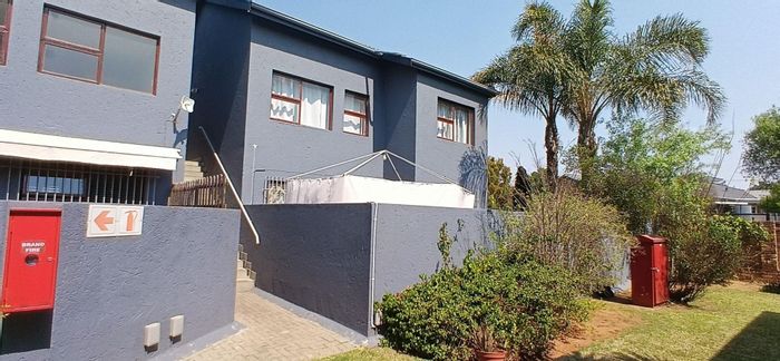 Townhouse For Sale in Glen Marais Ext 7: 2 Bedrooms, Open-plan Living, Parking Included.