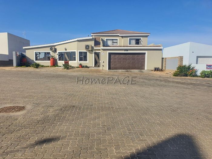 For Sale: Henties Bay Central House with 3 beds, 2-bed flat, beach access.