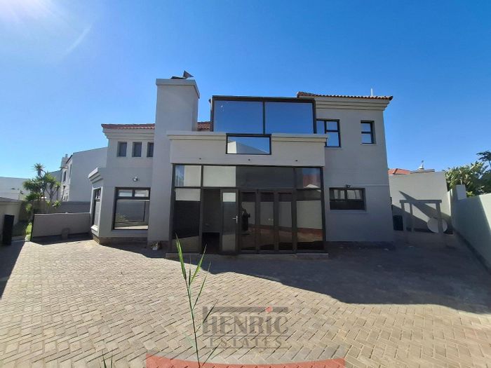 Property #2415832, House For Sale in Meersig