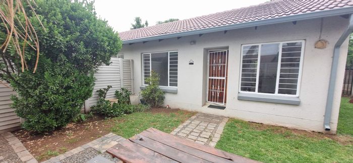 Property #2201630, Townhouse for sale in Rooihuiskraal North