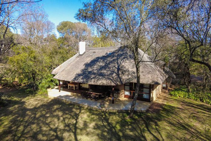 Stunning Hartbeespoort House for Sale: Open Plan, Wildlife Views, Boat Locker Included!