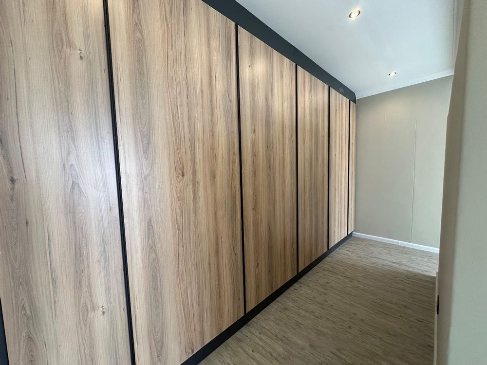 Fifth bedroom cupboards