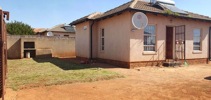 Lehae House For Sale: Spacious Yard, Built-In Braai, Central to Key Areas