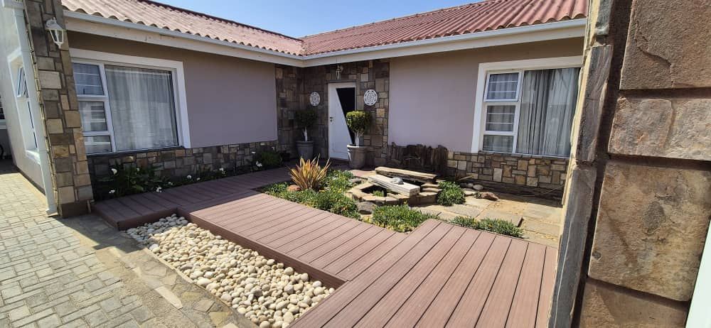 Front door & Access to Main bedroom