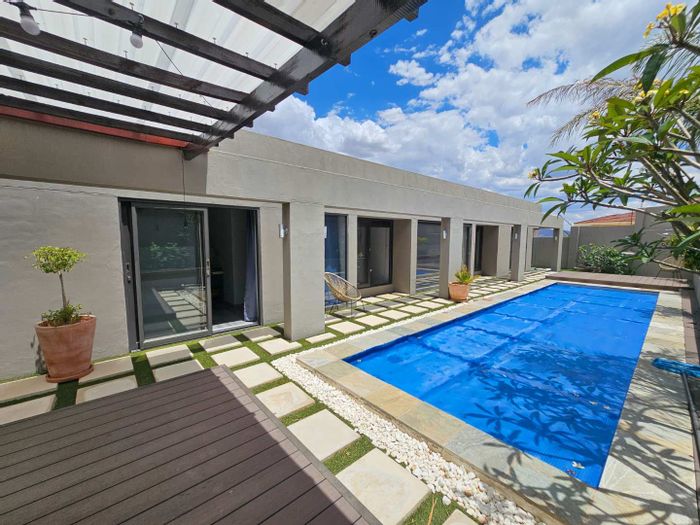 Property #2430950, House For Sale in Auasblick