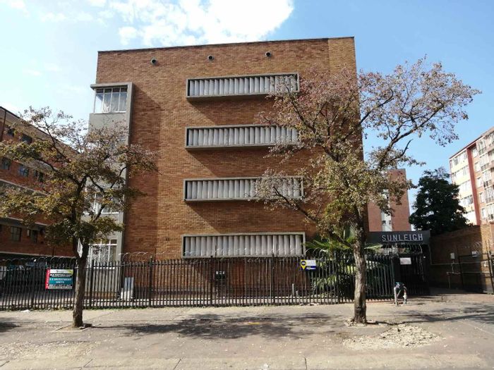 Sunnyside Apartment For Sale: 2.5 bedrooms, parking, 24-hour security, prime location.