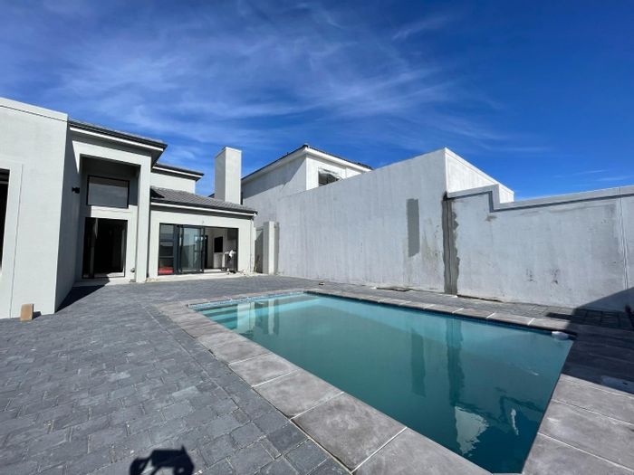 For Sale: Customizable 4-5 bedroom house with pool and braai room in Sandown.