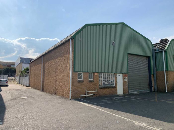 Industrial Facility To Rent in Parow East with 3 Phase Power and Roller Shutter Door.