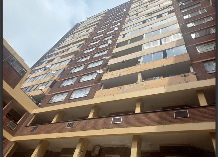 1-Bedroom Apartment For Sale in Durban Central with City Views and Security Access.