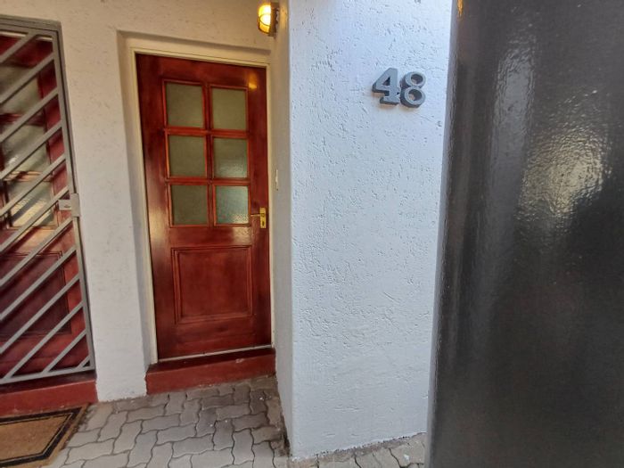 Ground-Floor Apartment in Morningside Manor | Pool, Clubhouse, Tennis Court | To Rent
