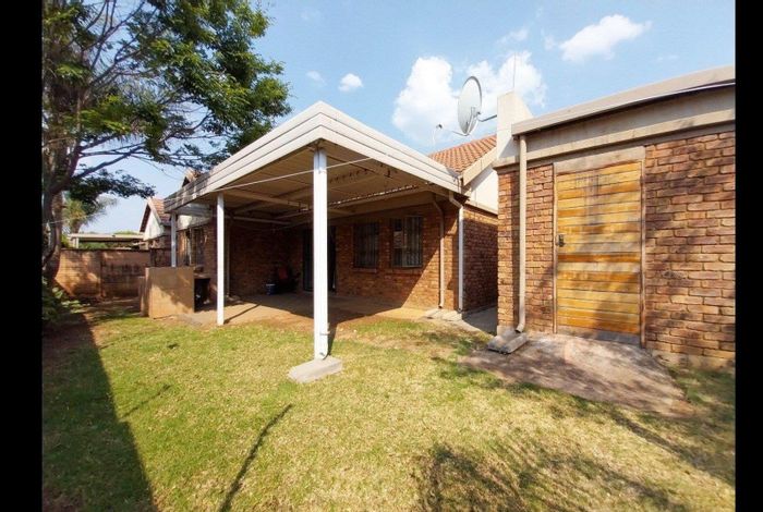 Property #2142951, Townhouse for sale in Equestria