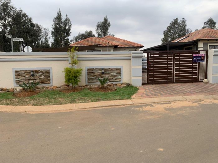 Property #2320836, House Rental Monthly in Alliance