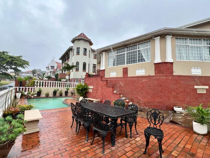 Glenwood House For Sale: City views, pool, flatlet, security features, spacious living.