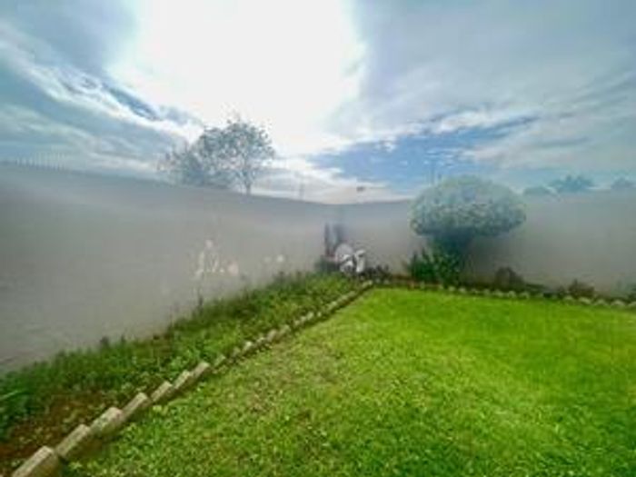 Birch Acres Cluster For Sale: 3 Bedrooms, private yard, easy access to amenities.