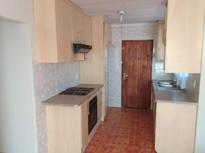 Property #2259834, House pending sale in Daveyton Ext 2