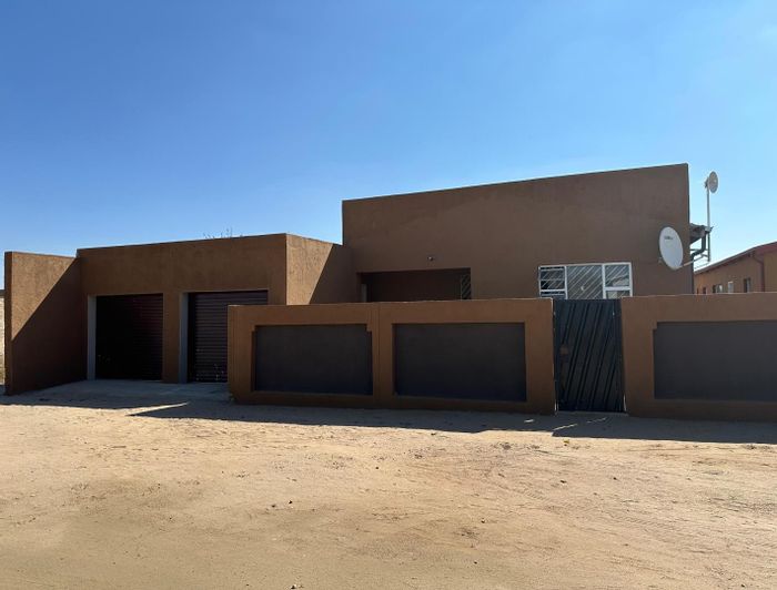 For Sale: 3-bedroom house in Okahandja Central with double garage and alarm system.