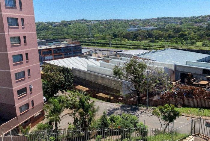 For Sale: Morningside Apartment with 3 beds, balcony, aircon, and pet-friendly complex.