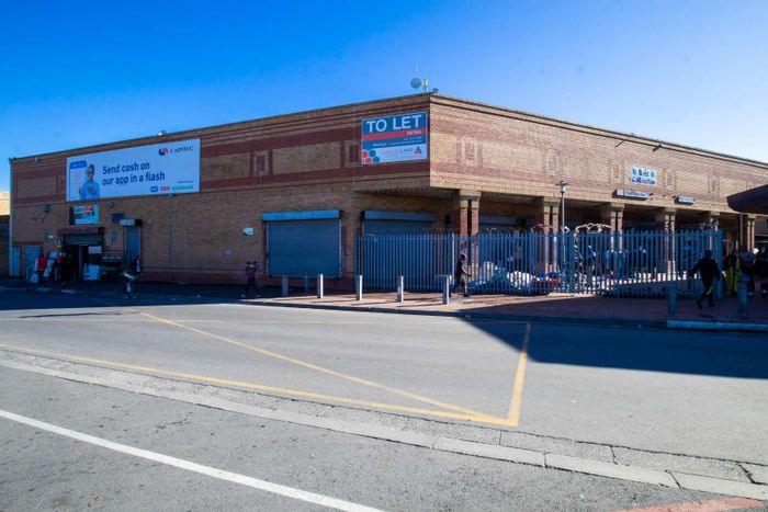 Retail Space For Sale in Tafelsig - High Foot Traffic, Central Location, 14% Yield.