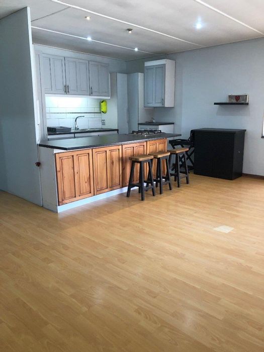 Klipdam Apartment To Rent: Open-plan kitchen, secure parking, and private entrance.