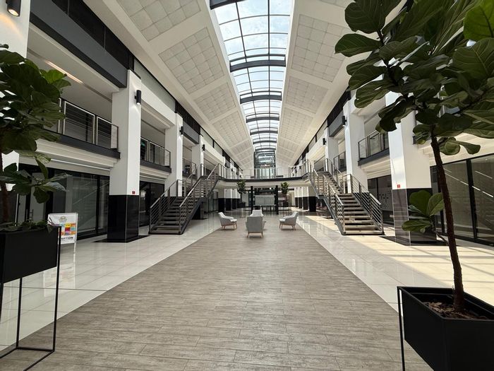 Office To Rent in Bryanston: 466m², secure parking, on-site café, 24/7 security.