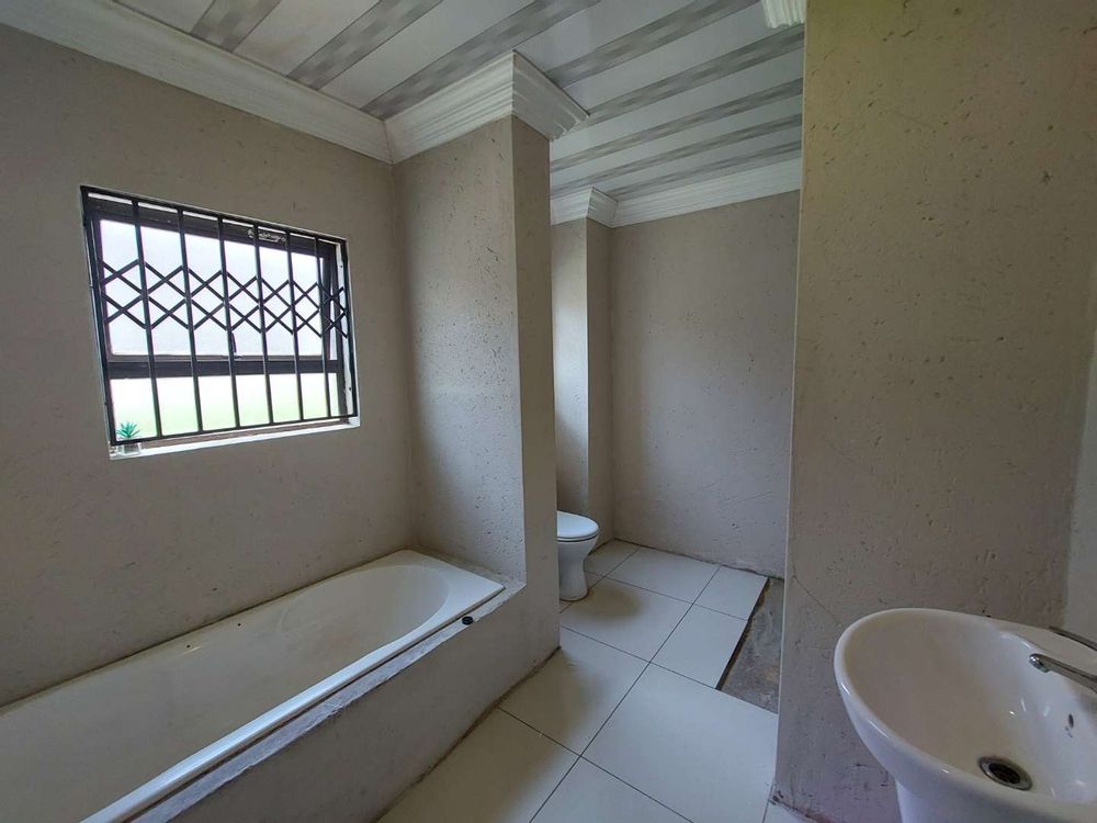 Main-bedroom en-suite